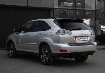 Подержанный автомобиль Lexus RX 2005 года (7 фото)