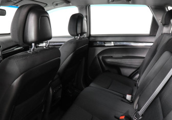Подержанный автомобиль Kia Sorento 2017 года (12 фото)