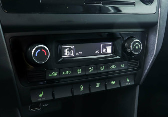 Подержанный автомобиль Skoda Rapid Liftback 2019 года (17 фото)