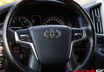 Подержанный автомобиль Toyota Land Cruiser Suv 2018 года (19 фото)