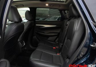 Подержанный автомобиль Infiniti QX50 2018 года (8 фото)