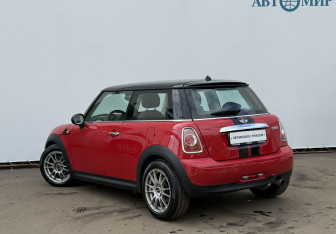 Подержанный автомобиль MINI Hatch 2013 года (7 фото)