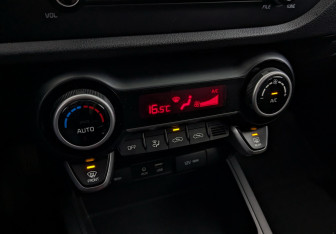 Подержанный автомобиль Kia Rio Sedan 2019 года (26 фото)