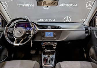 Подержанный автомобиль Kia Rio Hatchback 2021 года (13 фото)