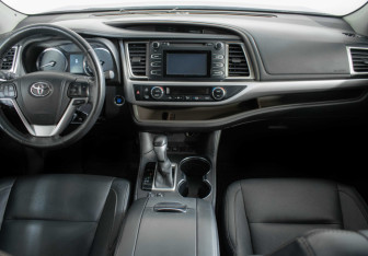 Подержанный автомобиль Toyota Highlander 2014 года (11 фото)