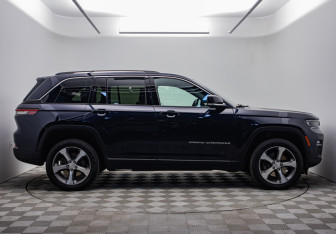 Подержанный автомобиль Jeep Grand Cherokee 2023 года (6 фото)