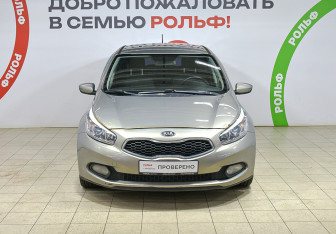 Подержанный автомобиль Kia Ceed Hatchback 2014 года (2 фото)
