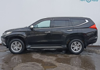 Подержанный автомобиль Mitsubishi Pajero Sport 2017 года (8 фото)