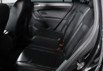 Подержанный автомобиль Volkswagen Tiguan 2021 года (10 фото)