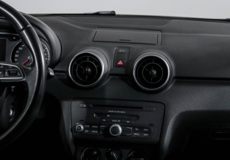 Подержанный автомобиль Audi A1 2013 года (13 фото)