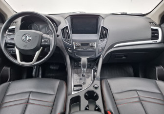 Подержанный автомобиль DongFeng AX7 2019 года (13 фото)