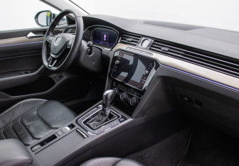 Подержанный автомобиль Volkswagen Arteon 2020 года (10 фото)