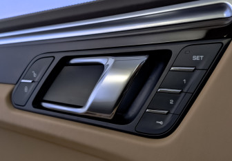 Подержанный автомобиль Porsche Macan 2015 года (30 фото)