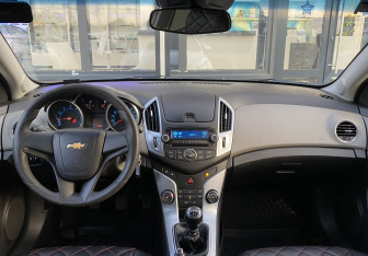 Подержанный автомобиль Chevrolet Cruze Sedan 2013 года (15 фото)