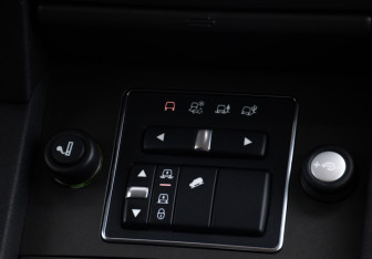Подержанный автомобиль Land Rover Discovery 2015 года (16 фото)
