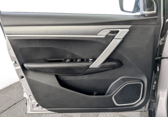 Подержанный автомобиль Geely Coolray 2022 года (19 фото)