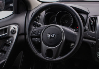 Подержанный автомобиль Kia Cerato Sedan 2010 года (15 фото)