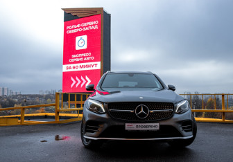 Подержанный автомобиль Mercedes-Benz GLC AMG 2016 года (24 фото)