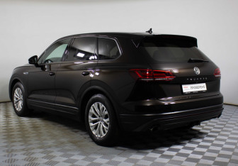 Подержанный автомобиль Volkswagen Touareg 2019 года (7 фото)