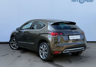 Подержанный автомобиль Citroen DS4 2012 года (7 фото)