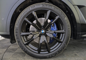 Подержанный автомобиль BMW X7 2024 года (12 фото)