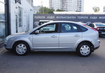 Подержанный автомобиль Ford Focus Hatchback 2007 года (8 фото)