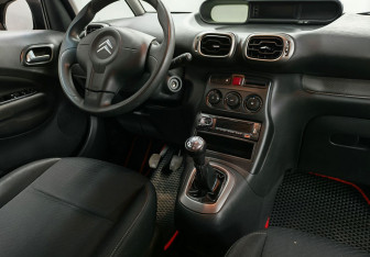 Подержанный автомобиль Citroen C3 Picasso 2010 года (10 фото)