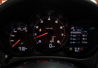 Подержанный автомобиль Porsche Macan 2017 года (13 фото)