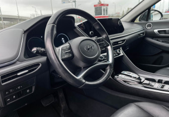 Подержанный автомобиль Hyundai Sonata 2019 года (13 фото)