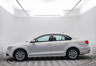Подержанный автомобиль Volkswagen Jetta Sedan 2014 года (8 фото)