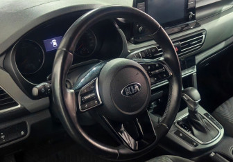 Подержанный автомобиль Kia Seltos 2021 года (12 фото)