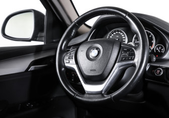 Подержанный автомобиль BMW X6 2015 года (17 фото)