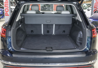 Подержанный автомобиль Volkswagen Touareg 2020 года (10 фото)