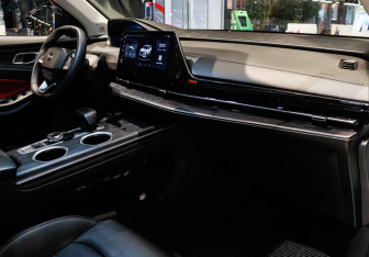 Подержанный автомобиль Changan UNI-S 2024 года (7 фото)