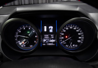 Подержанный автомобиль Toyota Land Cruiser Prado 2014 года (12 фото)