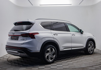Подержанный автомобиль Hyundai Santa Fe 2021 года (5 фото)