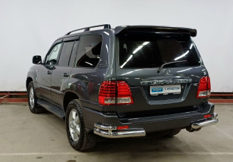 Подержанный автомобиль Toyota Land Cruiser Suv 2002 года (7 фото)