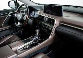 Подержанный автомобиль Lexus RX 2020 года (11 фото)