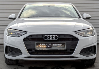Подержанный автомобиль Audi A4 Sedan 2021 года (2 фото)