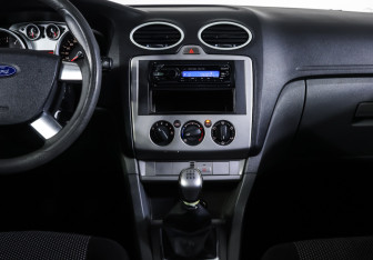 Подержанный автомобиль Ford Focus Hatchback 2010 года (13 фото)