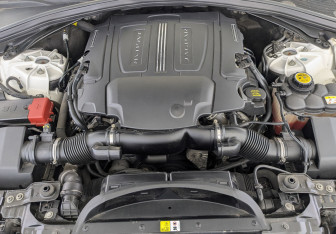 Подержанный автомобиль Jaguar F-Pace 2017 года (9 фото)