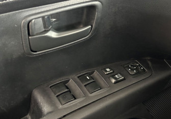 Подержанный автомобиль Mitsubishi Outlander 2011 года (14 фото)