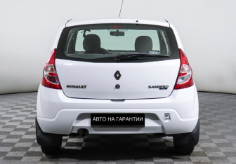 Подержанный автомобиль Renault Sandero 2014 года (4 фото)