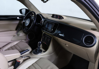 Подержанный автомобиль Volkswagen Beetle Hatchback 2014 года (10 фото)