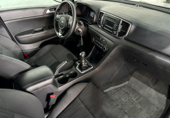 Подержанный автомобиль Kia Sportage 2017 года (11 фото)