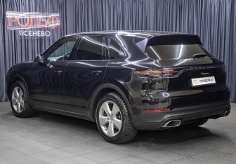 Подержанный автомобиль Porsche Cayenne 2019 года (7 фото)