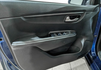 Подержанный автомобиль Kia Rio Hatchback 2021 года (17 фото)