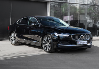 Подержанный автомобиль Volvo S90 2021 года (3 фото)