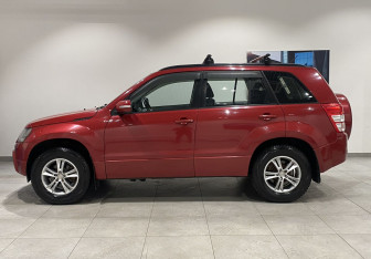 Подержанный автомобиль Suzuki Grand Vitara 2011 года (8 фото)