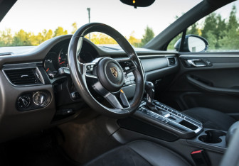 Подержанный автомобиль Porsche Macan 2016 года (9 фото)